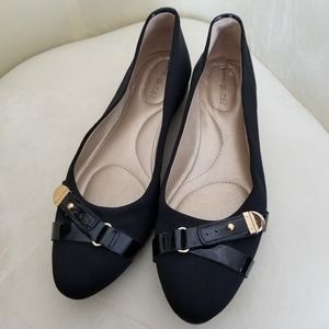 Bandolino B Flexable Blk Small Wedge Flats Sz 8.5